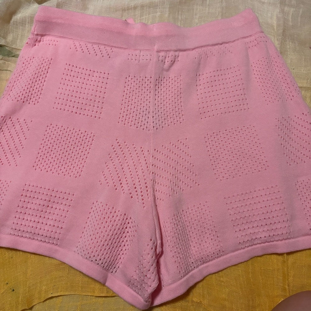 Monrow pink knitted shorts size medium - Picture 4 of 4